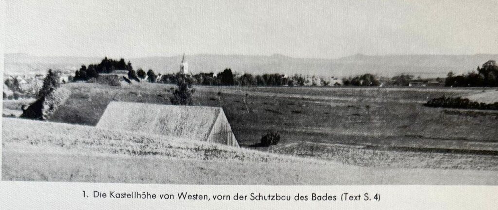 Die Kastellhöhe von Westen, vorn der Schutzbau des Rämerbades 1937