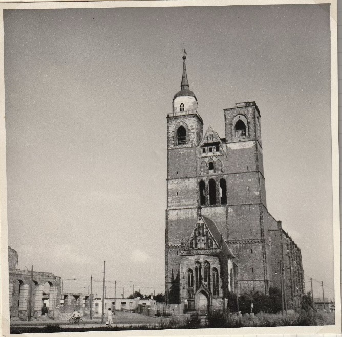 altes Foto vom Dom mit nur einer Kuppel