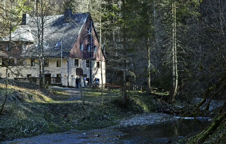 Die Burgmühle vom Steg aus fotografiert