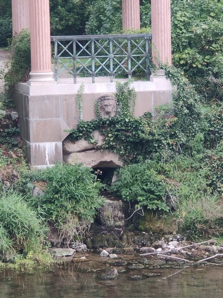 Foto vom Donautempel in Donaueschingen mit Breg